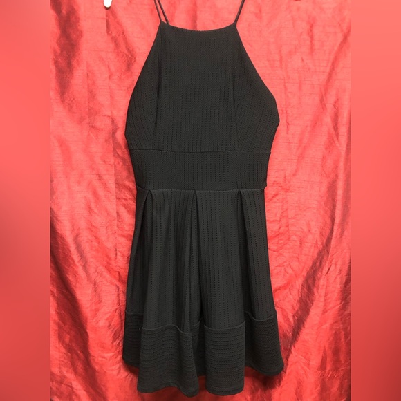 Black twik cross back fluttery above the knee dress - Picture 5 of 6